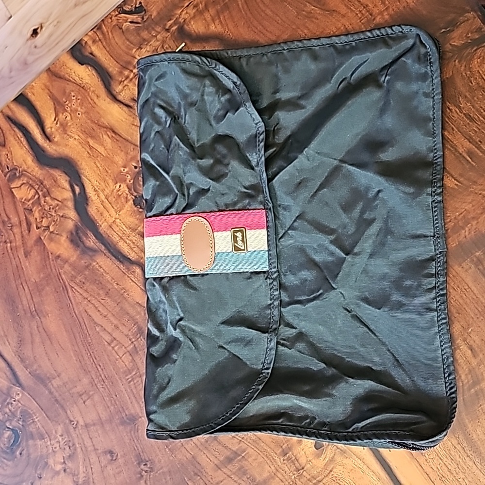 🔥Vintage Lark Garment Travel Bag Clean🔥 Zippered 🔥No Handles expandable LKNW